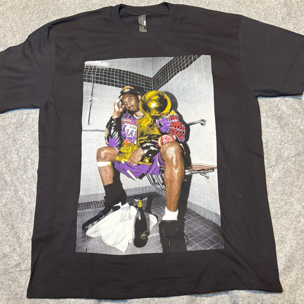 NWOT Kobe Bryant Graphic Design T Shirt Sise Large
